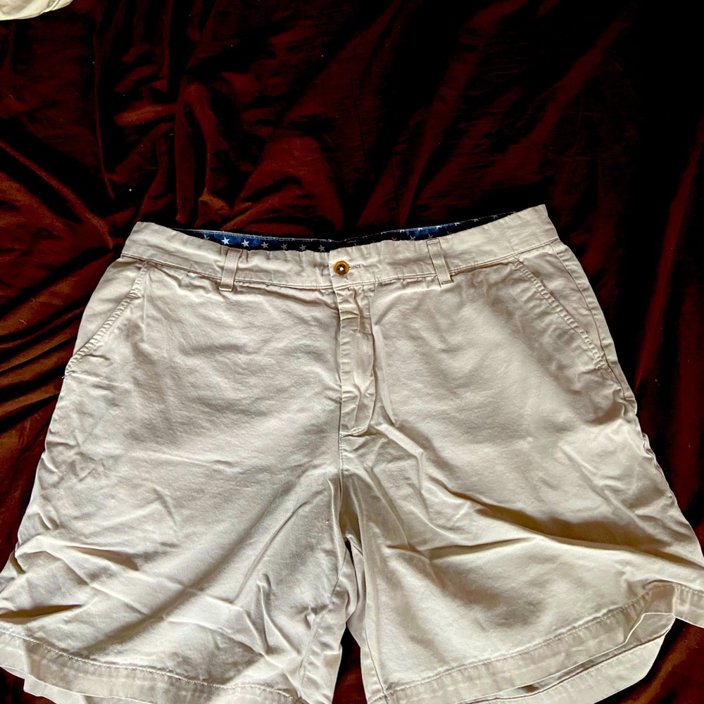 Chubbies 7” inseam khaki shorts